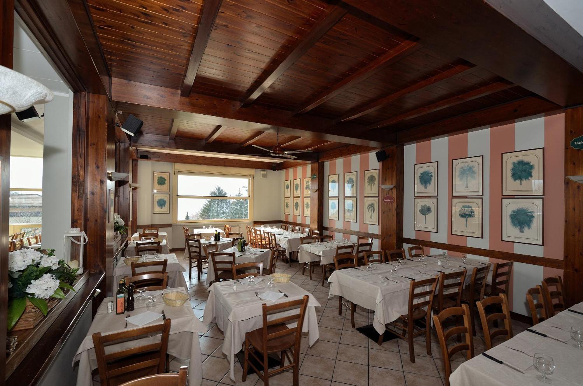 Albergo Della Torre Чернобио Екстериор снимка