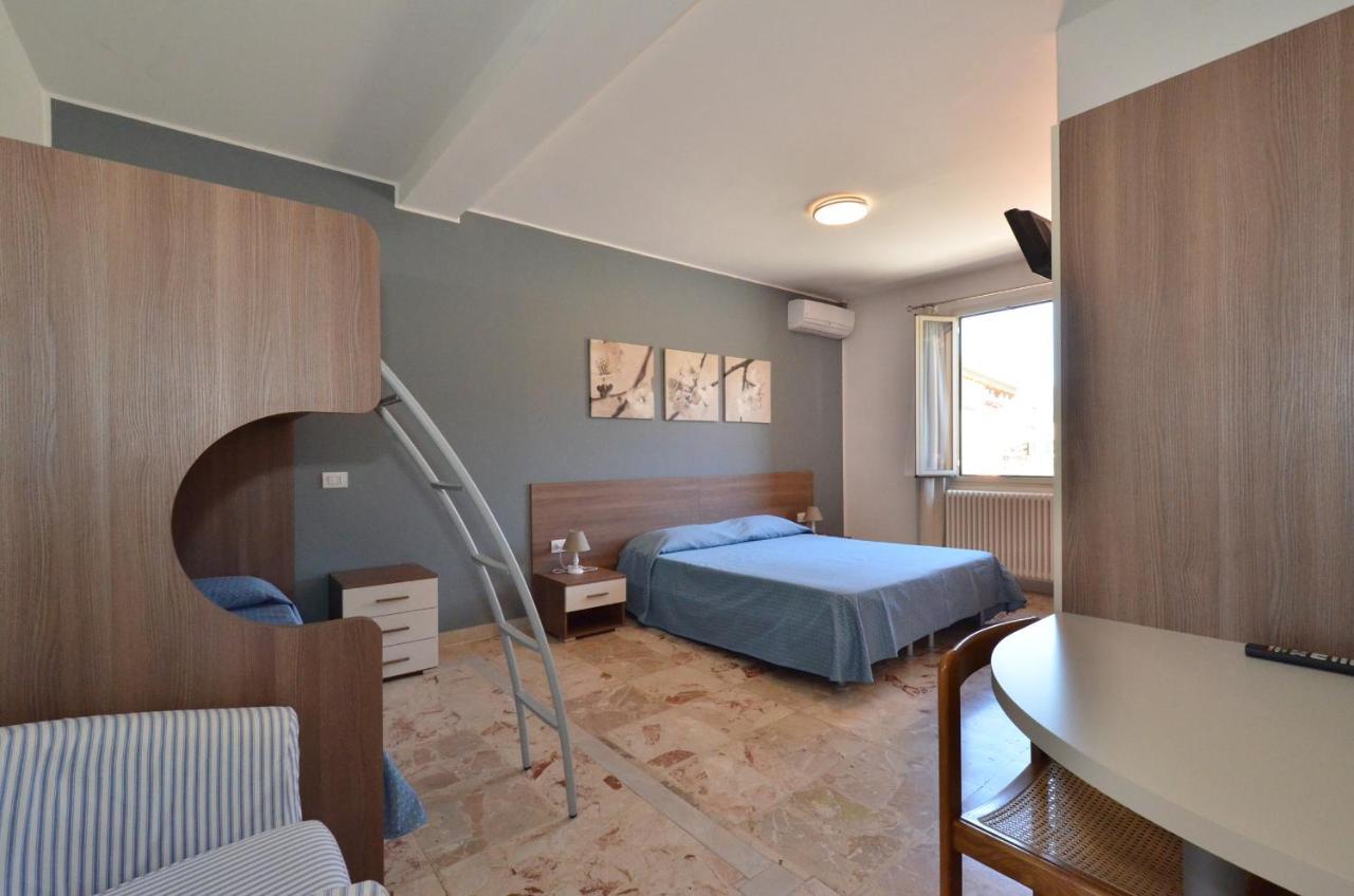 Albergo Della Torre Чернобио Екстериор снимка