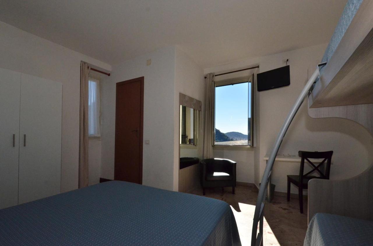 Albergo Della Torre Чернобио Екстериор снимка
